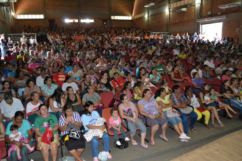 Reunião com beneficiários do Bolsa Família lota Teatro Antônio Sepp